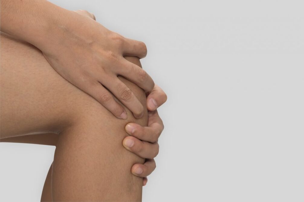 Arthrose de l'articulation du genou, accompagnée de mouvements restreints et de douleurs au genou
