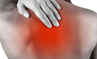 Les principaux symptômes de l'ostéochondose cervicale