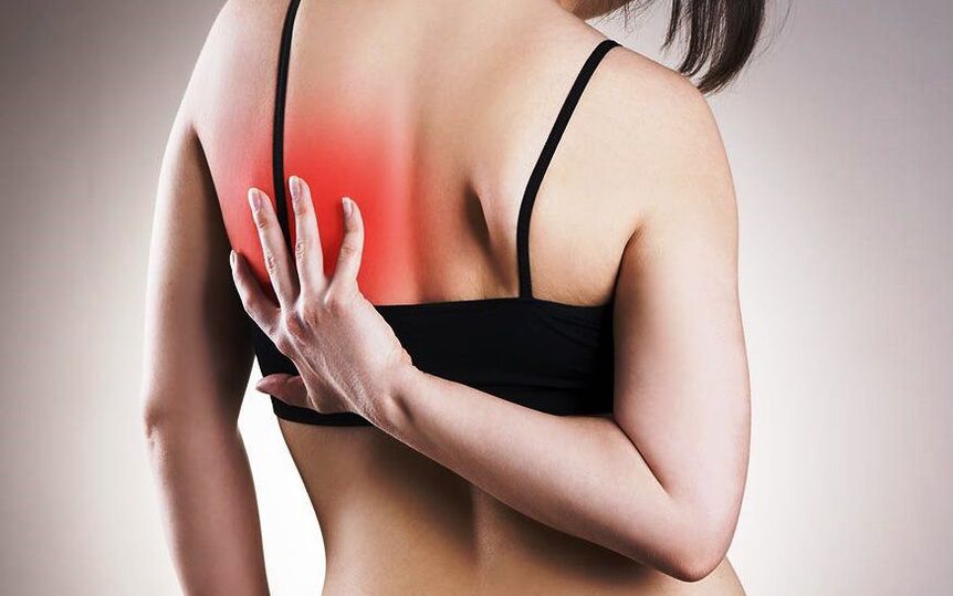Douleur sous l'omoplate gauche par derrière
